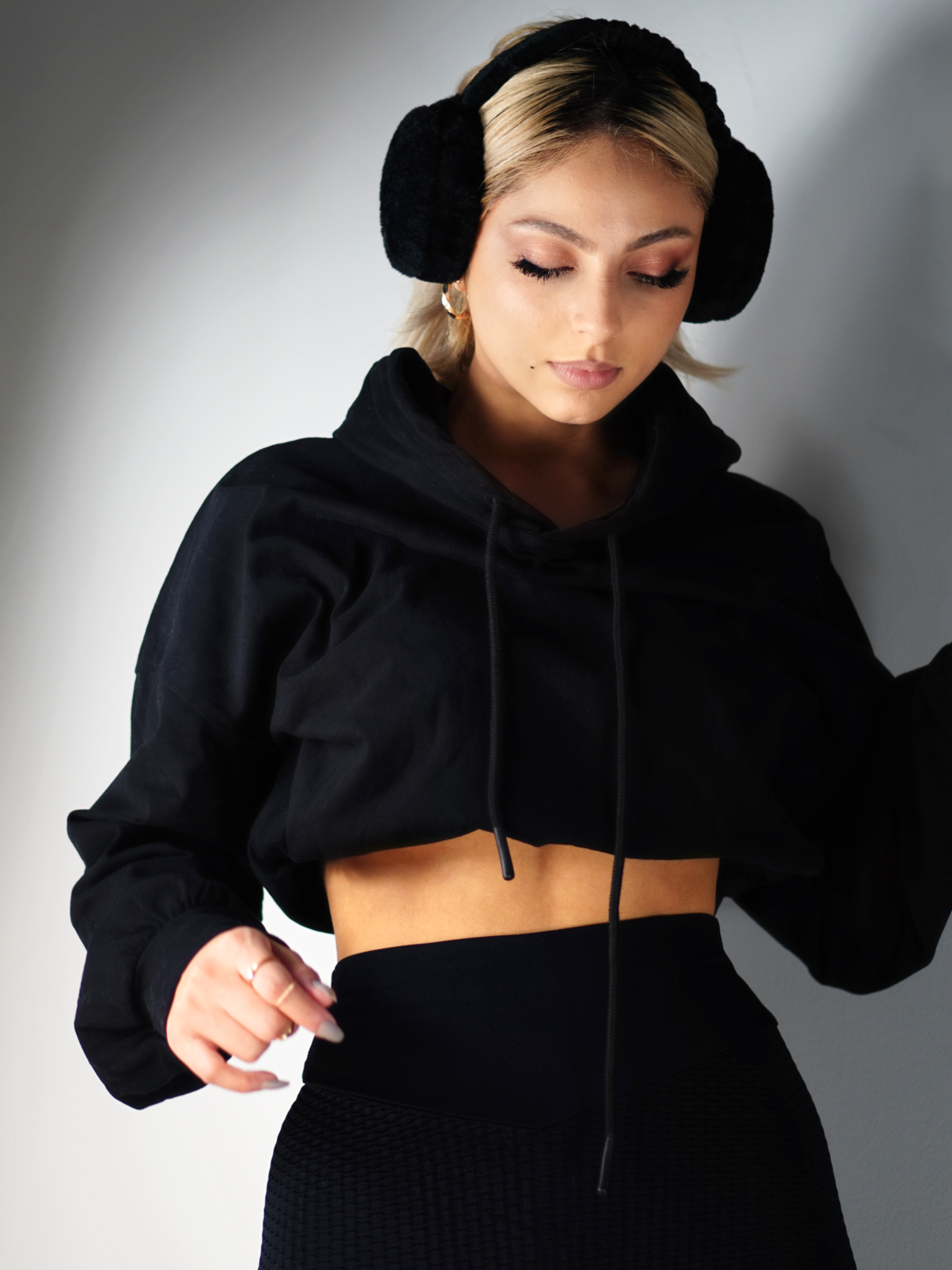 Oversized Cropped Hoodie (Black)