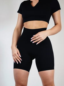 Figure Scrunch Shorts (Black)
