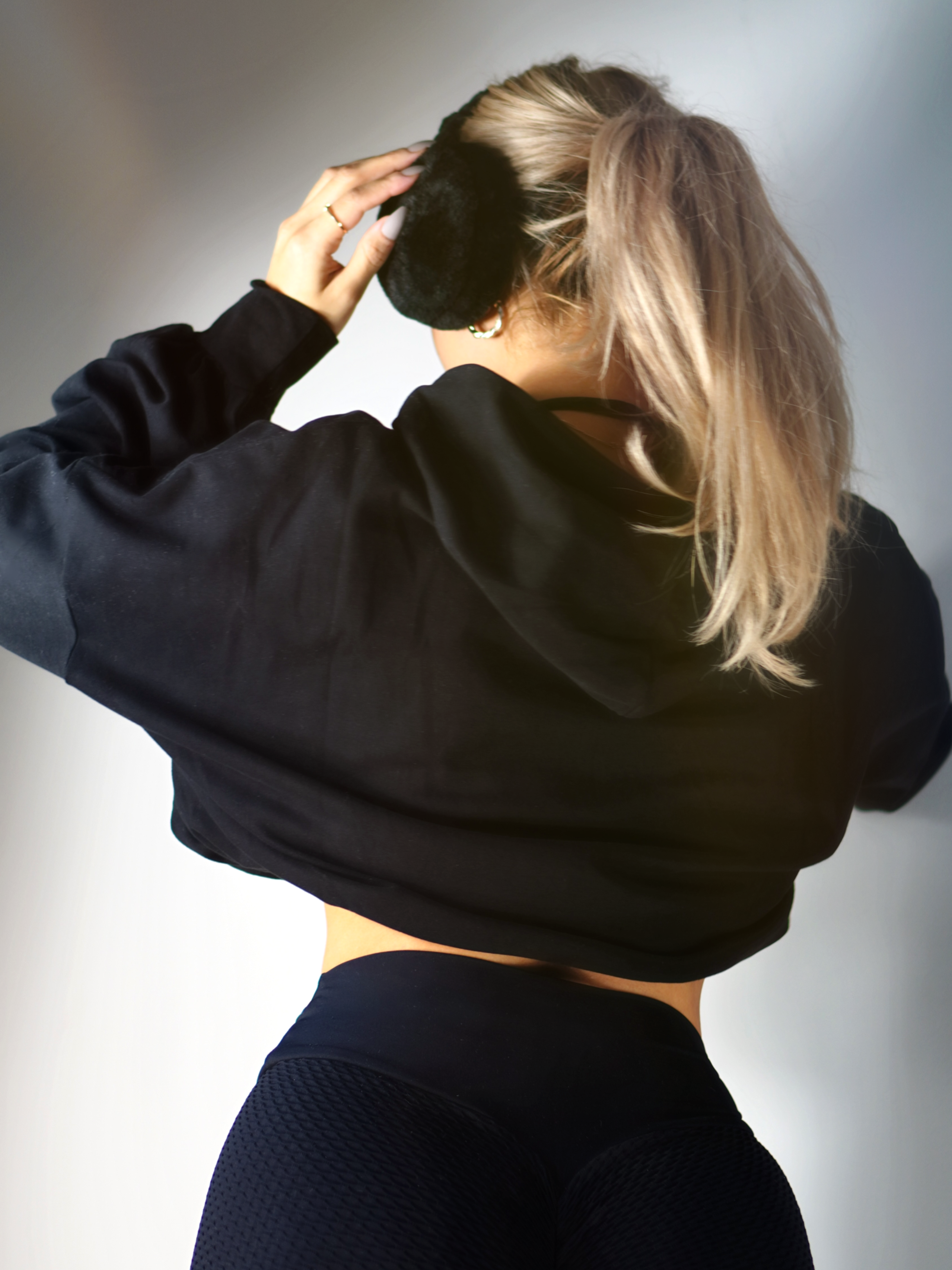 Oversized Cropped Hoodie (Black)