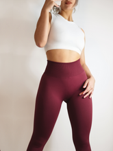 Load image into Gallery viewer, Seamless Scrunch Leggings (Red Velvet)
