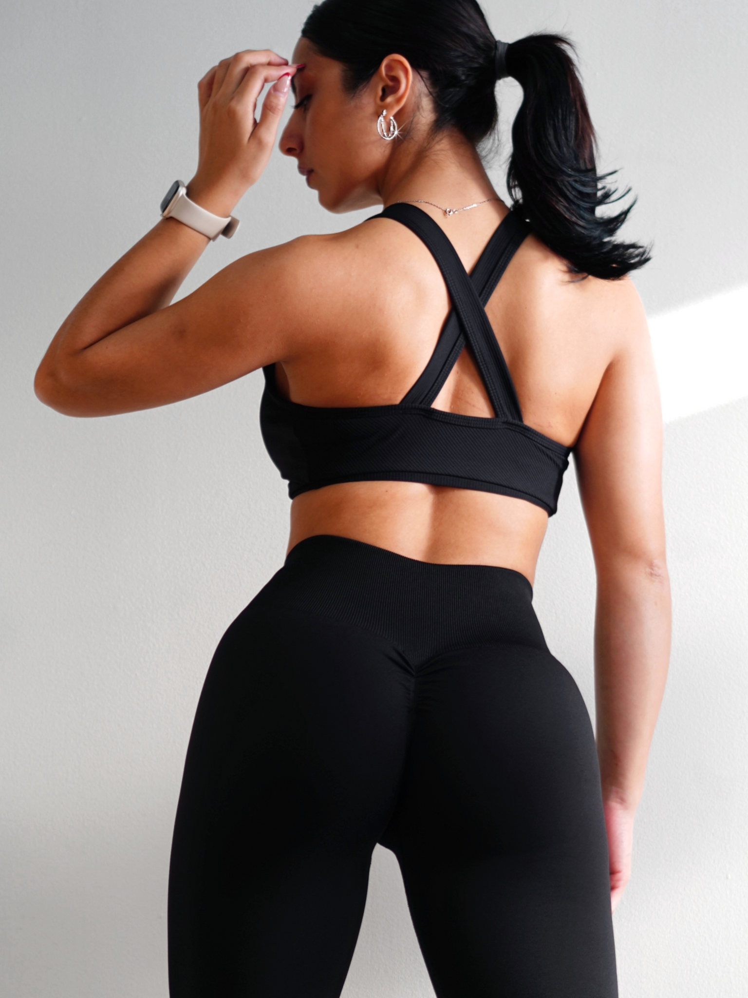 Ribbed Twist Sports Bra (Black) – Fitness Fashioness