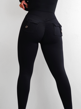 Load image into Gallery viewer, Booty Pocket Scrunch Leggings (Black)