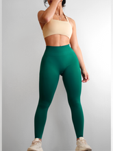 Load image into Gallery viewer, Hip Contour Seamless Scrunch Leggings (Green Sapphire)