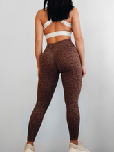 Load image into Gallery viewer, Leopard Scrunch Leggings (Brown)