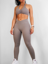 Load image into Gallery viewer, Athletic V Seamless Leggings (Sweet Taupe)