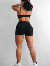 Load image into Gallery viewer, Booty Pocket Scrunch Shorts (Black)