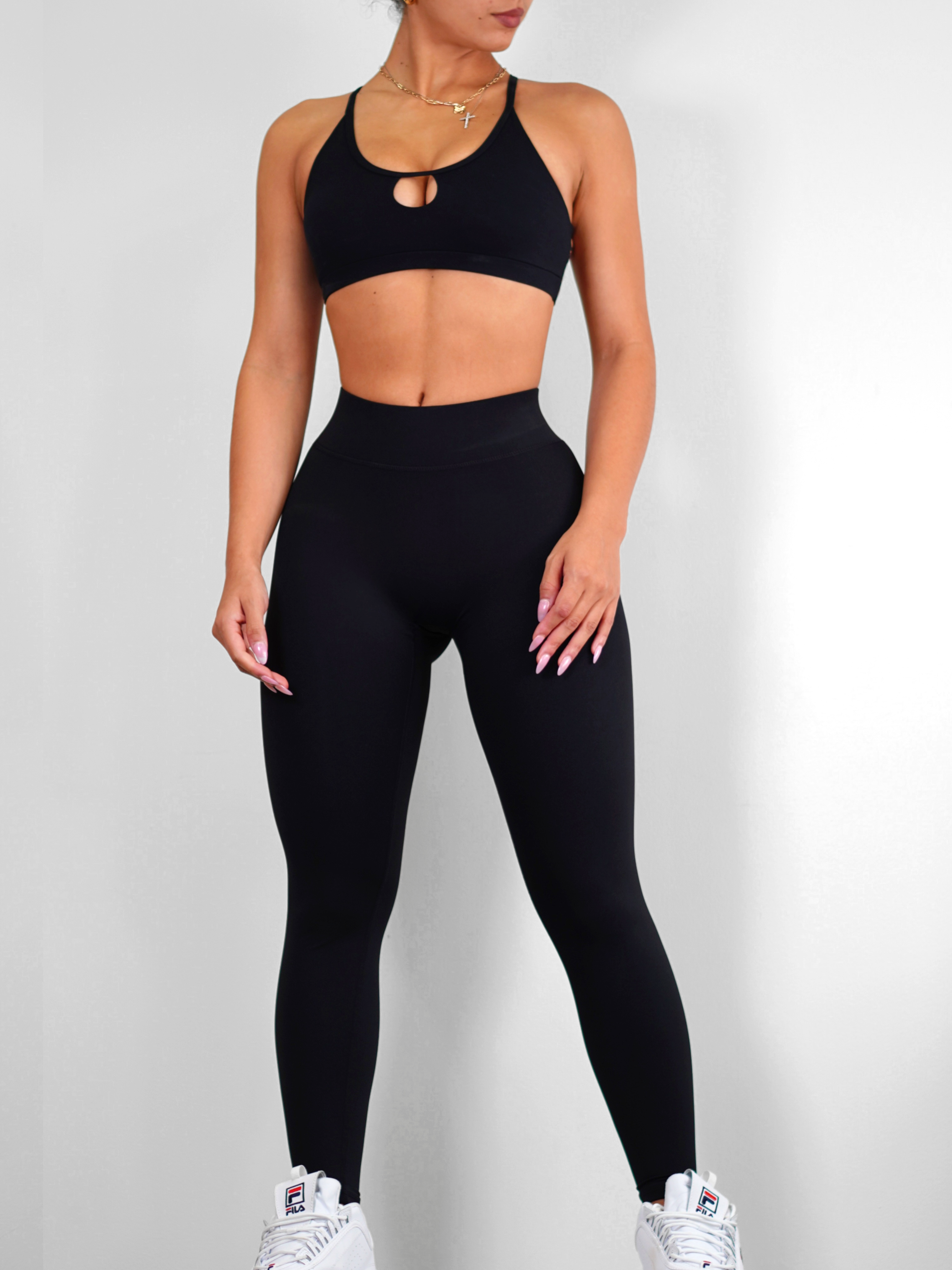 V Back Scrunch Leggings (Black)