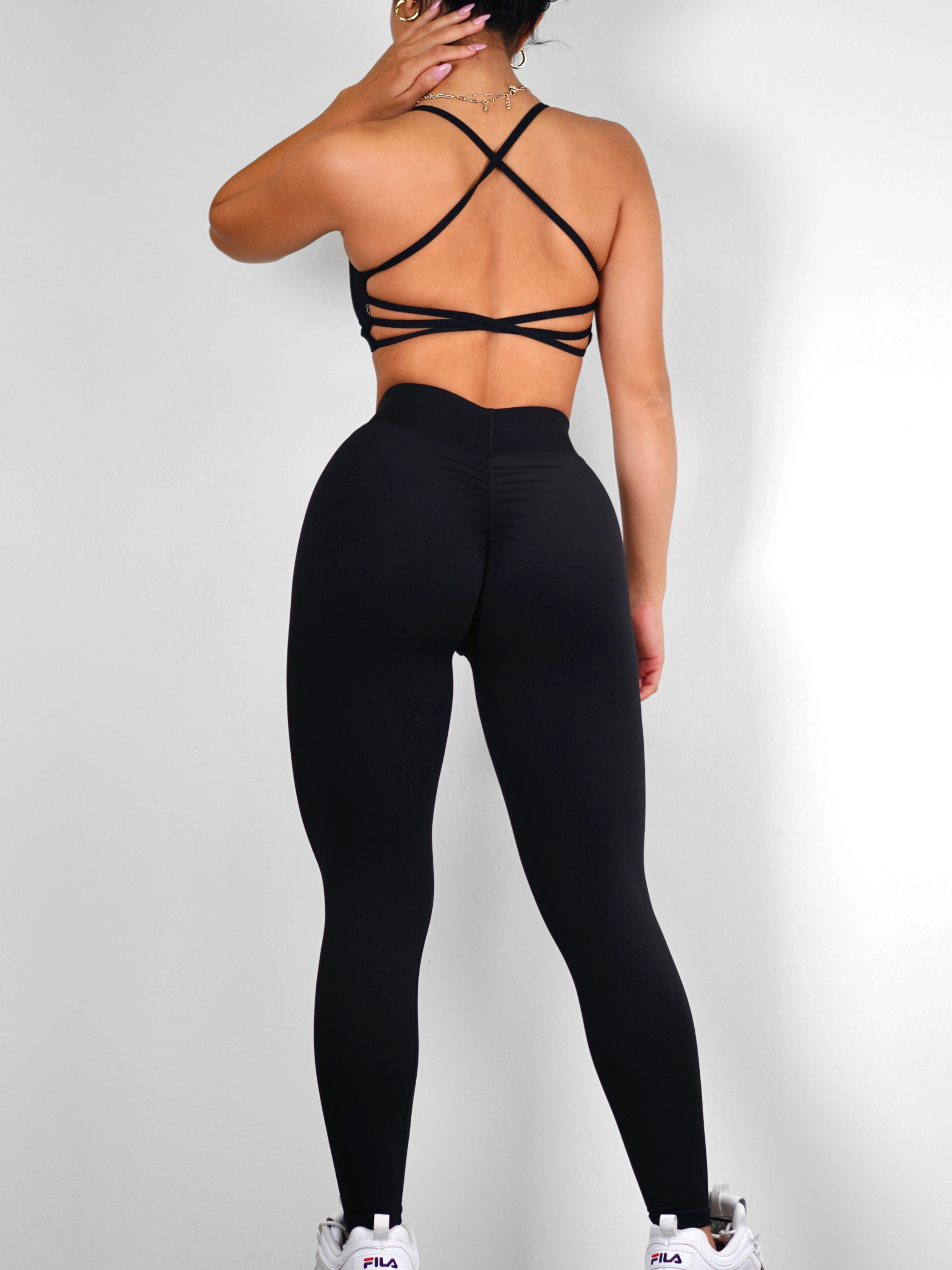 V Back Scrunch Leggings (Black)