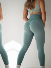 Load image into Gallery viewer, Seamless Scrunch Leggings (Vintage Mint)