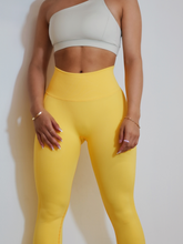 Load image into Gallery viewer, Summer Scrunch Leggings (Yellow)