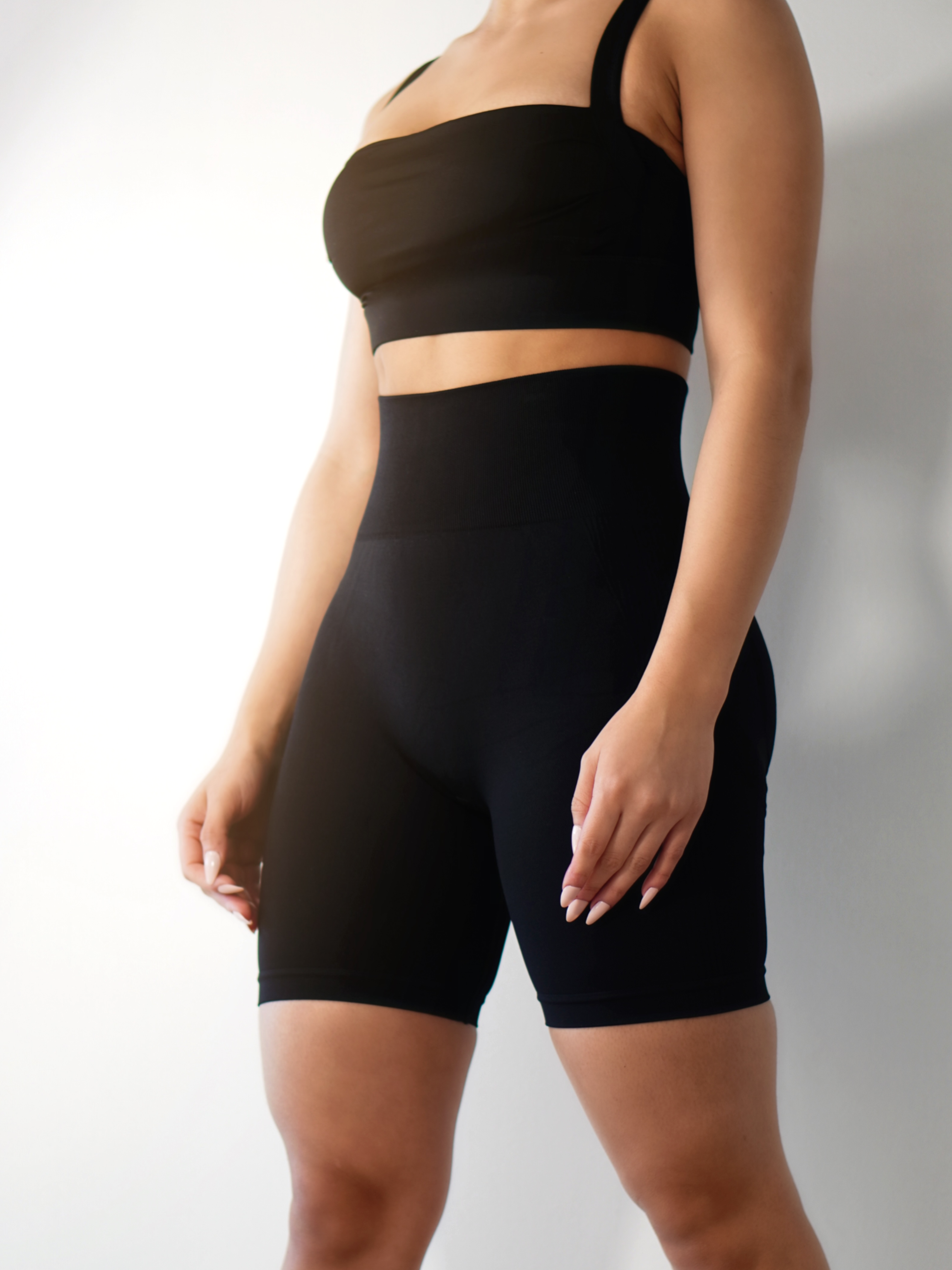 Simple Scrunch Shorts (Black)