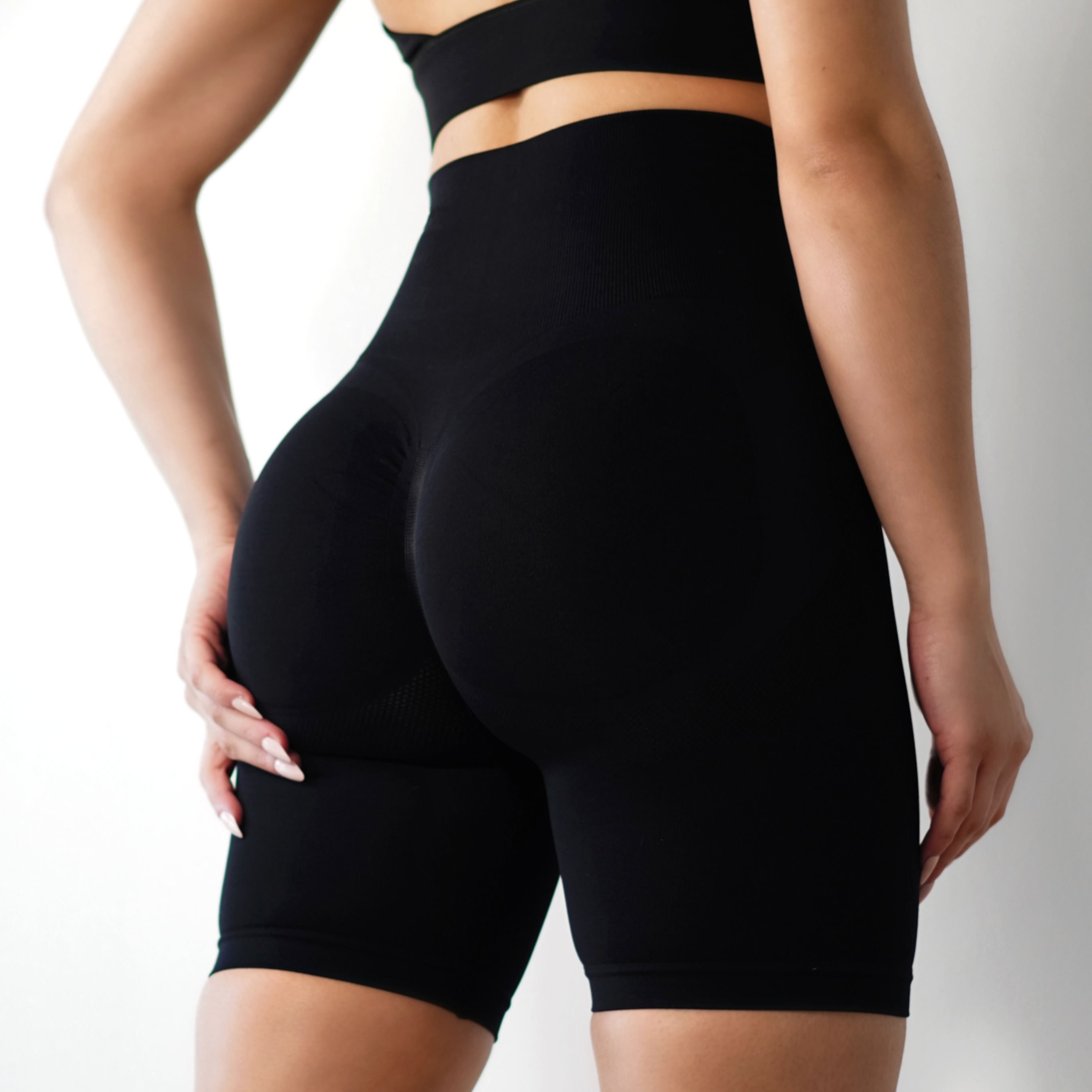 Simple Scrunch Shorts (Black)