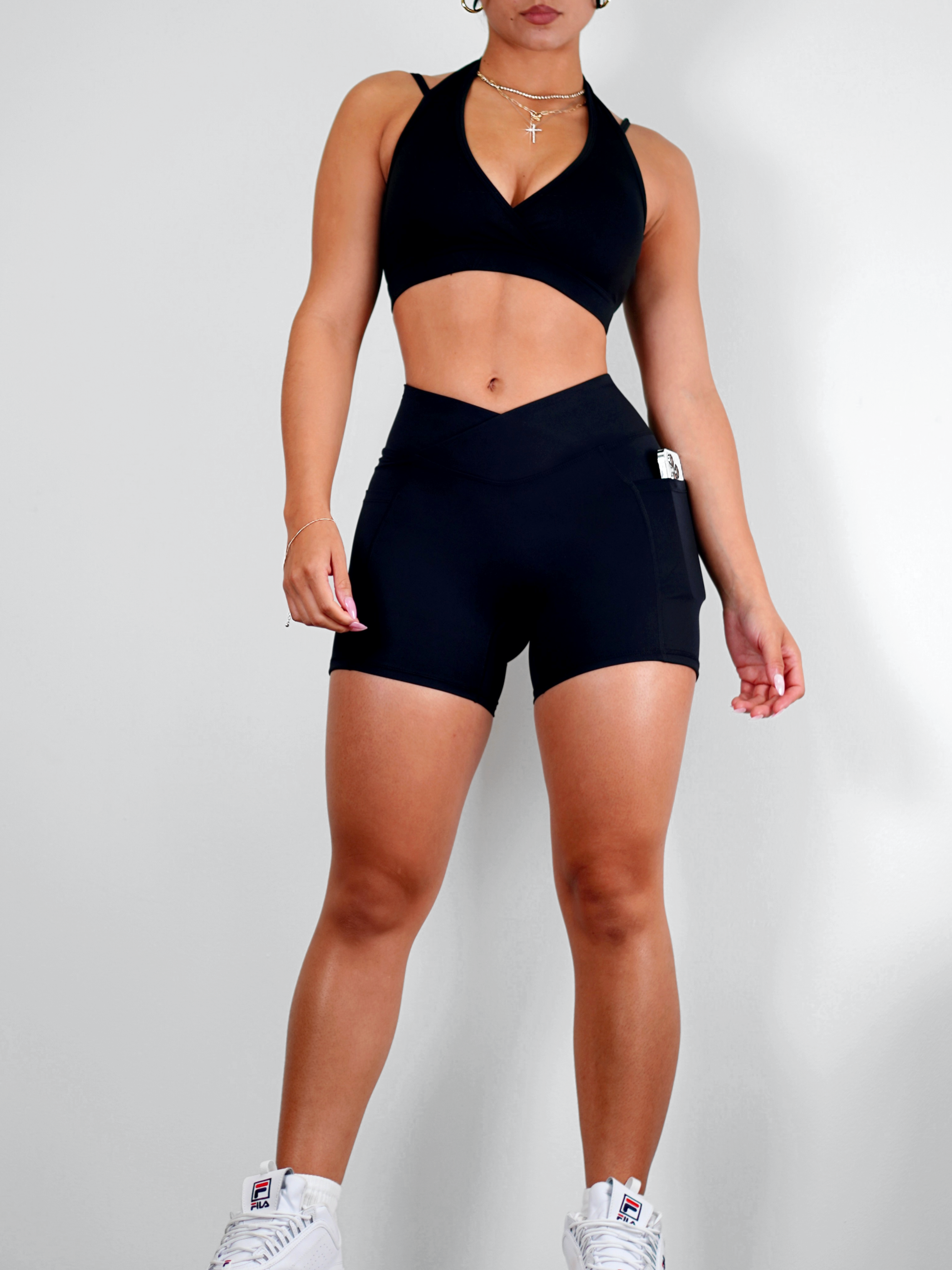 Athletic Pocket Booty V Shorts (Black)