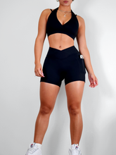 Load image into Gallery viewer, Athletic Pocket Booty V Shorts (Black)