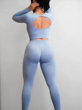Load image into Gallery viewer, Contour Scrunch Leggings (Sky Blue)