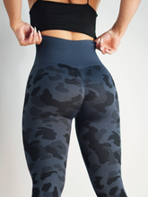 Load image into Gallery viewer, Camouflage Scrunch Leggings (Navy-Black)
