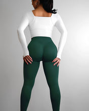 Load image into Gallery viewer, Medusa Athletic Scrunch Leggings (Hunter Green)