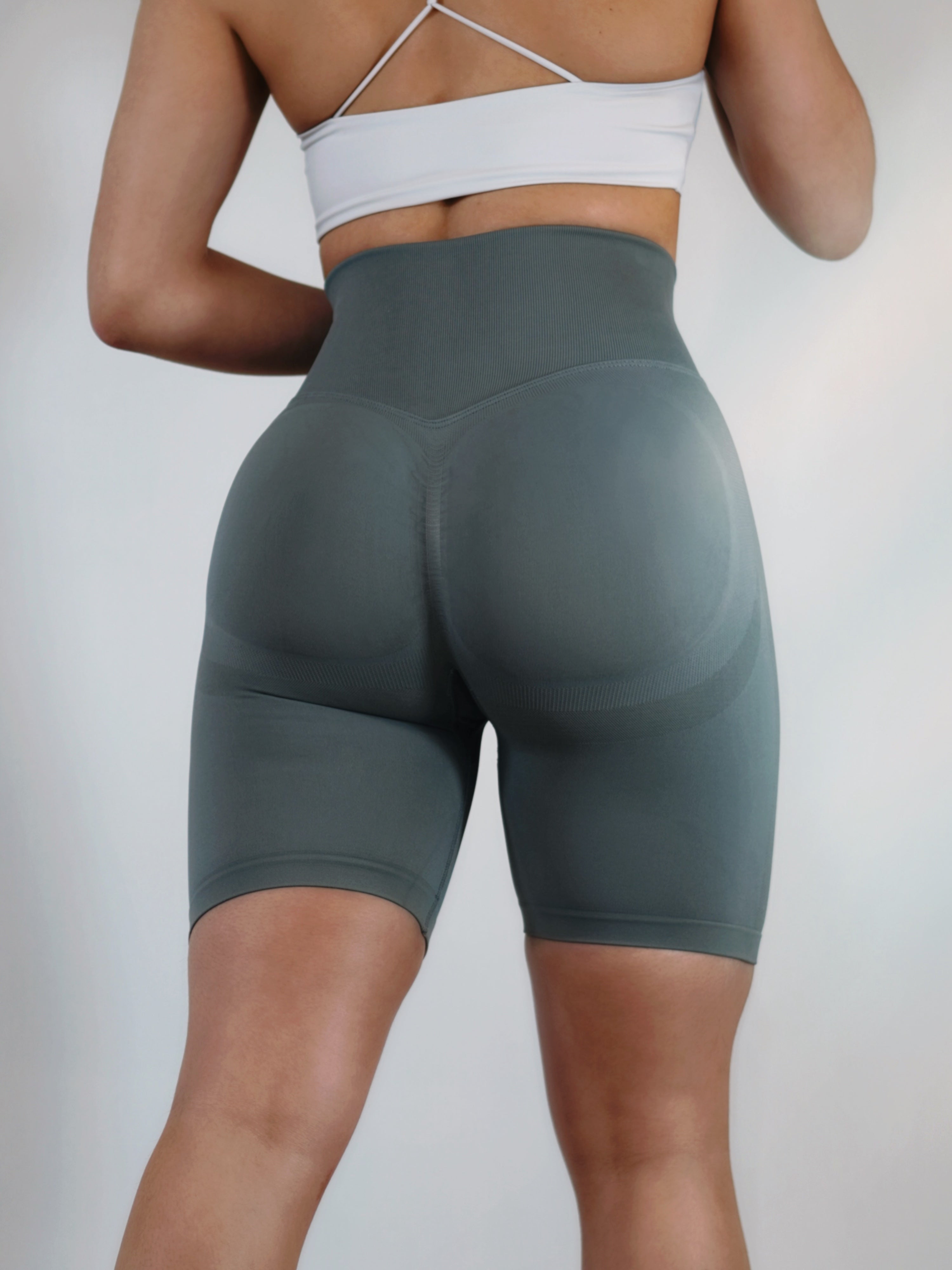 Figure Scrunch Shorts (Gray)